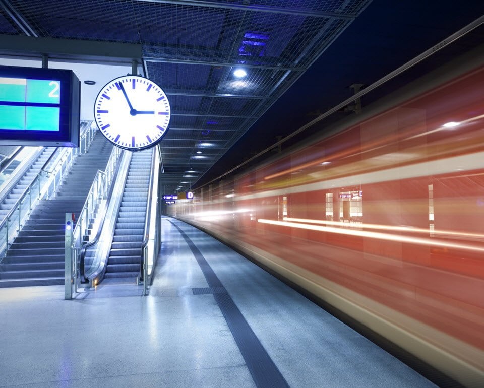 Trein die snel voorbij rijdt