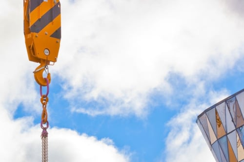 Lyftkranar har talja för tunga lyft och säker lasthantering.