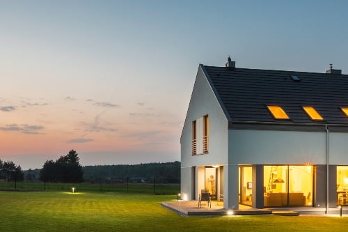 Majas põlevad tuled