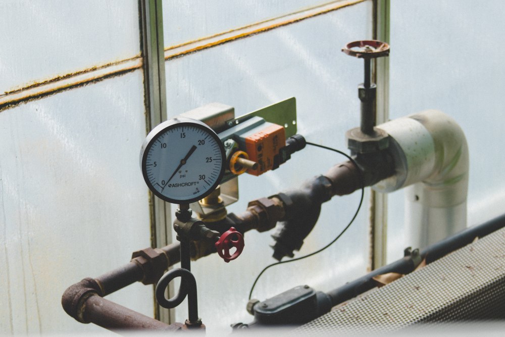 Tryckmätare på rör från tryckbärande anordning. 