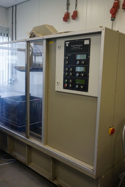 Kiwa KOAC  Wals sector compressie apparaat 427x640.jpg